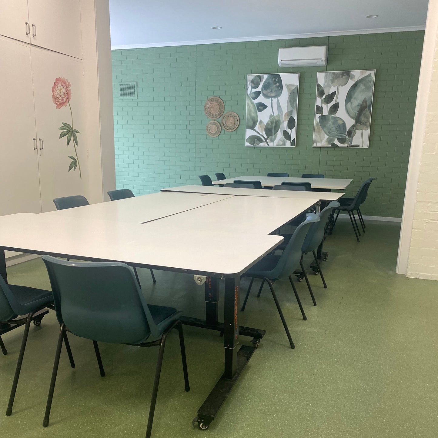 Craft Room / Kids Party Room